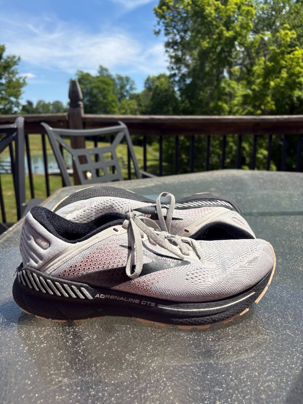Brooks Adrenaline GTS 22 Womens Running Shoes Gray Athletic Sneakers Size 9.5